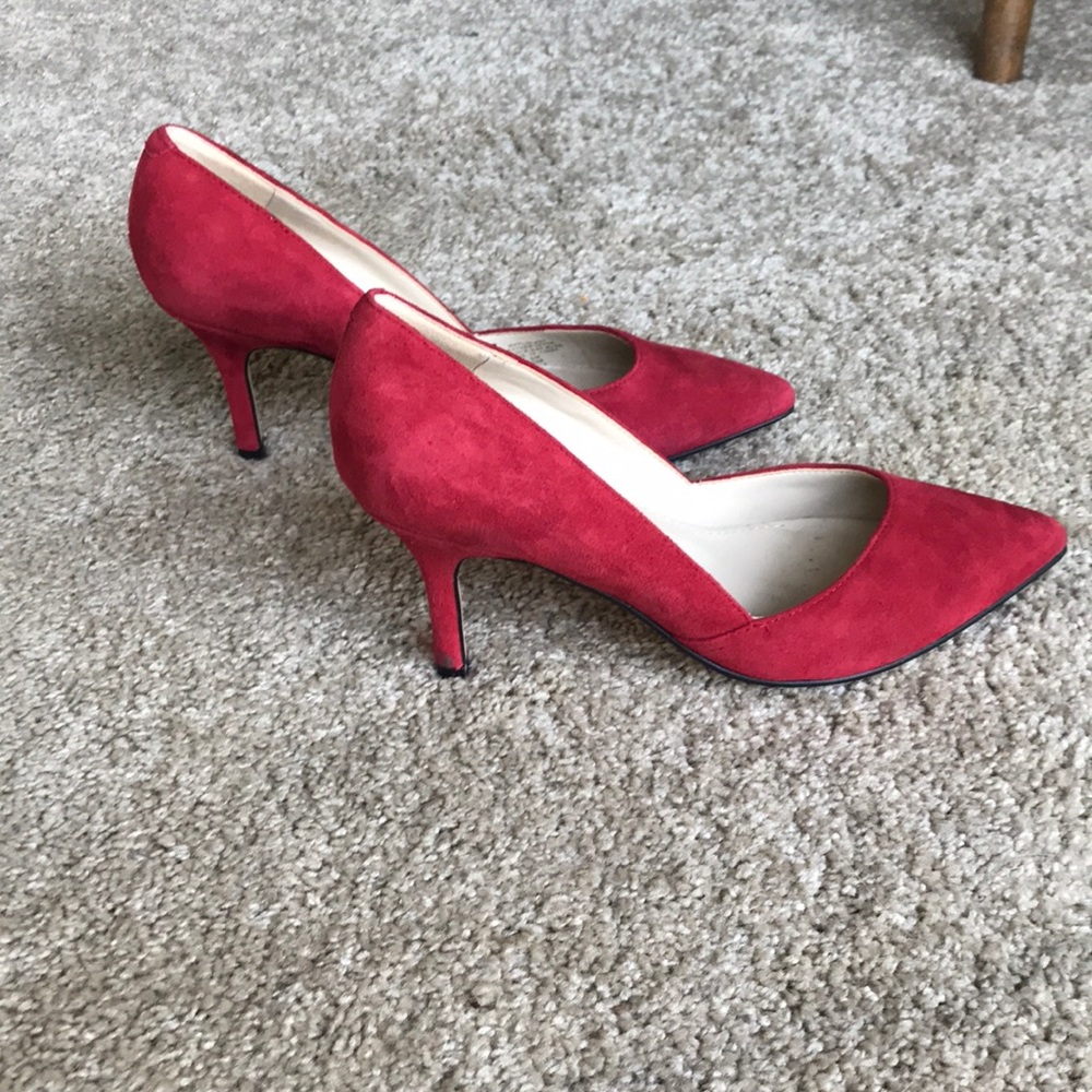Red pumps